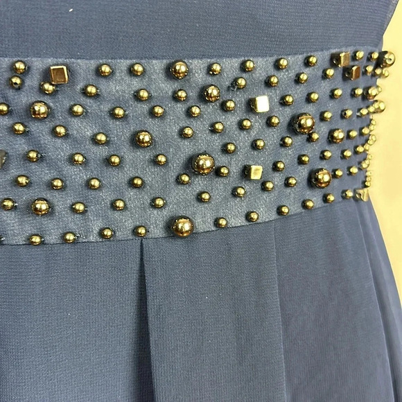 Chic Blue Sleeveless Dress with Embellished Waist - Picture 3 of 5